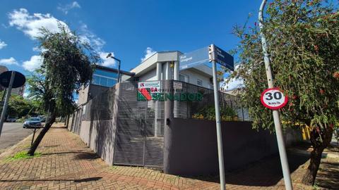 Sobrado para alugar em Londrina, Centro, com 8 quartos, com 220.68 m²